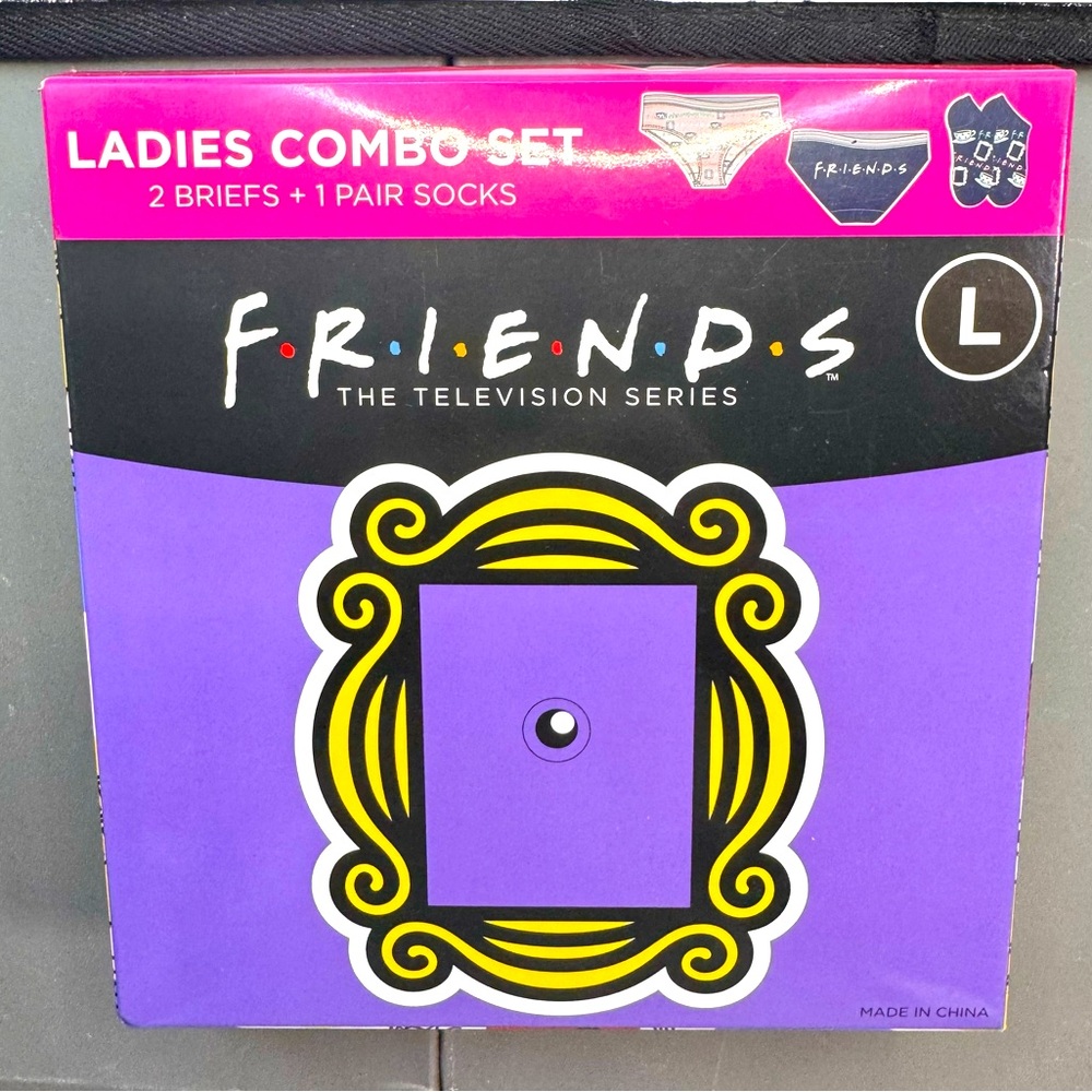 NWT Women's FRIENDS 2 Underwears & Socks 3 Piece Gift Set, Size LARGE